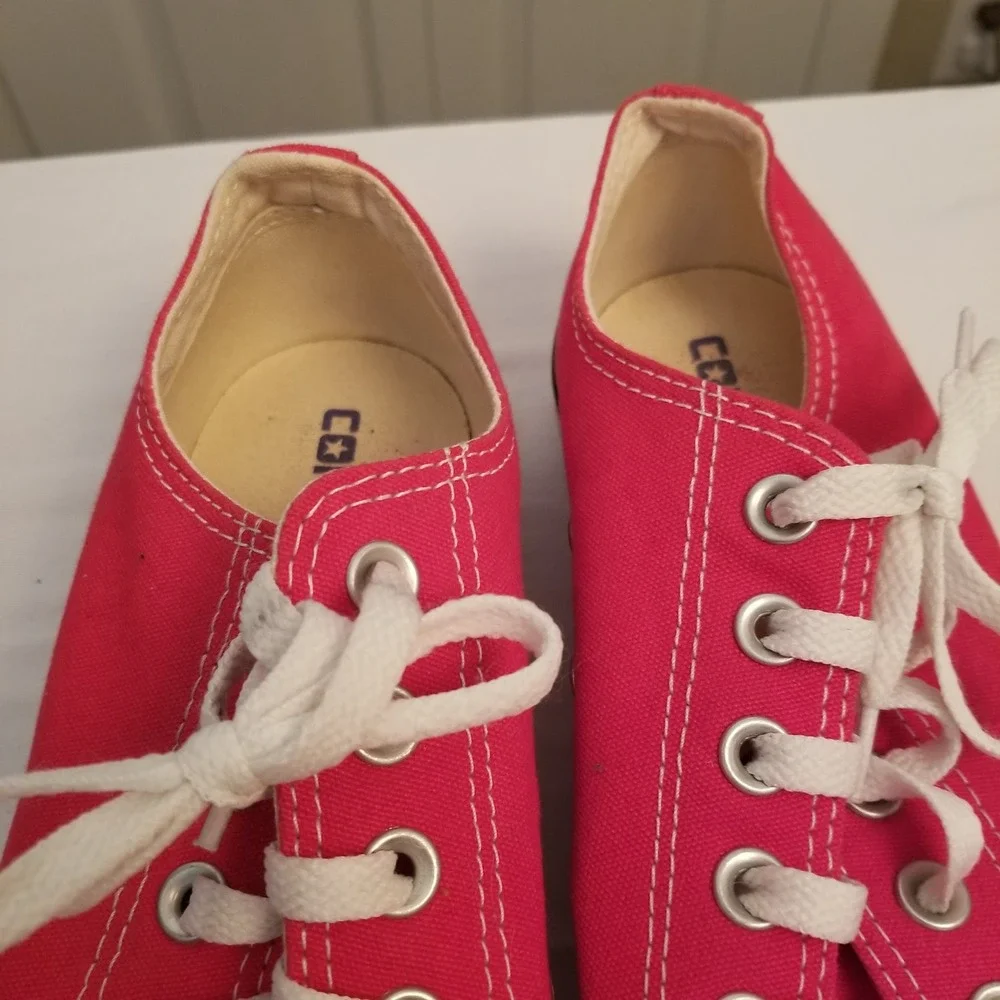 Converse Chuck Taylor All Star Low Top Red Canvas Sneakers American Flag CharmW8 - Picture 3 of 9